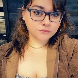 Meet your Posher, Roxana